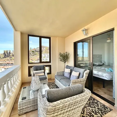 Cristianos With Sea Views C109 Лос Кристианос